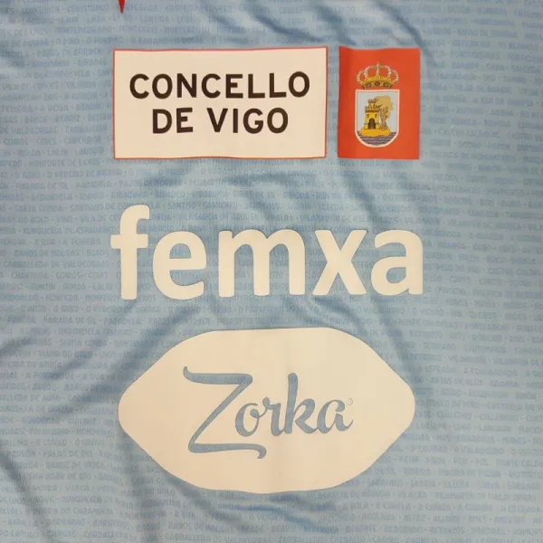 Camiseta baloncesto Celta de Vigo Femxa Recalvi Liga Femenina Endesa detalle logotipos